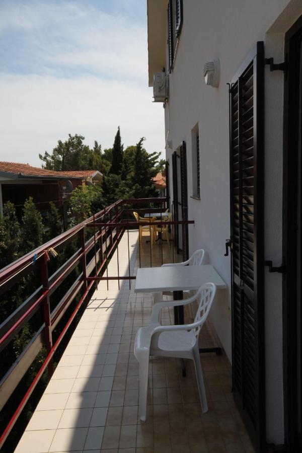 Apartments And Rooms By The Sea Starigrad, Paklenica - 6591 Exterior foto