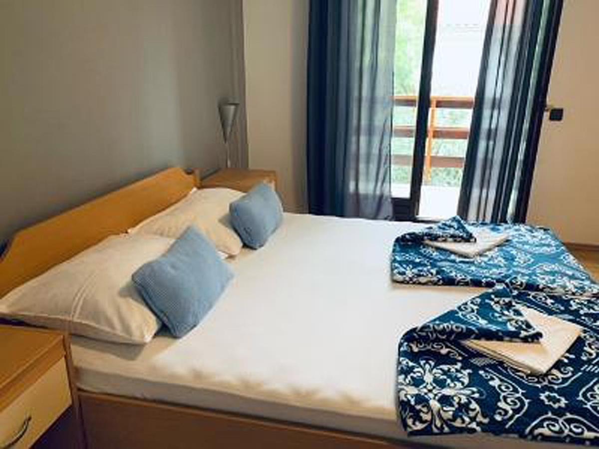 Apartments And Rooms By The Sea Starigrad, Paklenica - 6591 Exterior foto