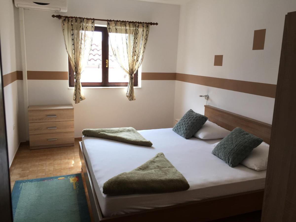 Apartments And Rooms By The Sea Starigrad, Paklenica - 6591 Exterior foto