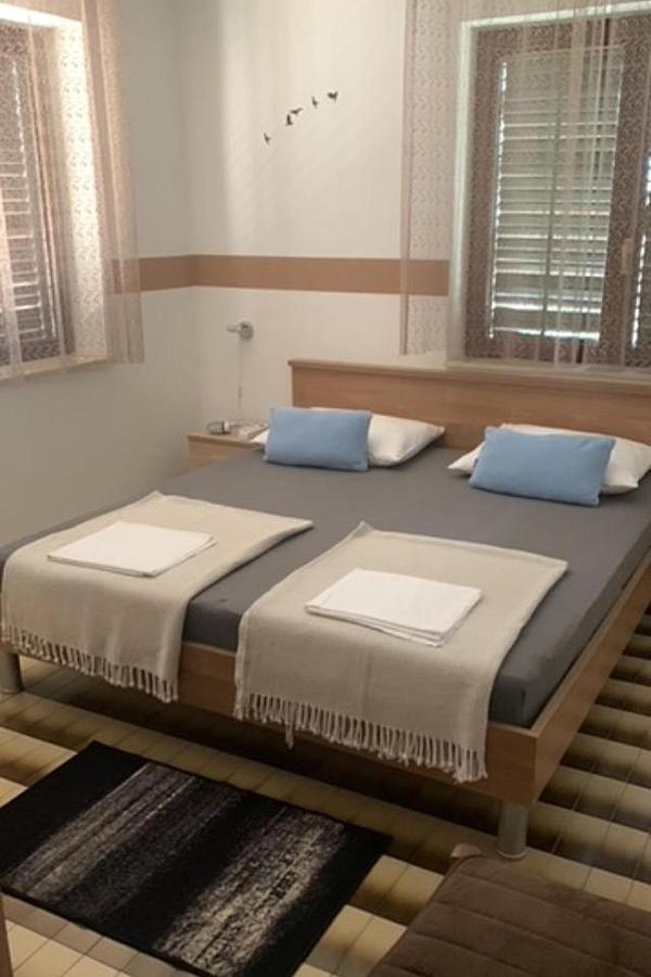 Apartments And Rooms By The Sea Starigrad, Paklenica - 6591 Exterior foto